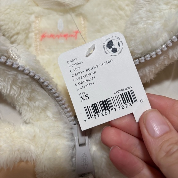 Free People Slope Seeker Ivory Faux Fur Sherpa Reversible Vest NWT - Picture 12 of 14